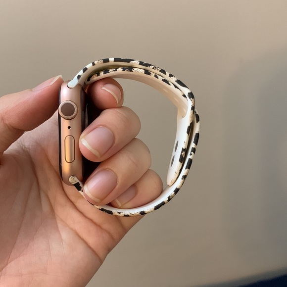 Cheetah Print Apple Watch Band - Picture 17 of 17